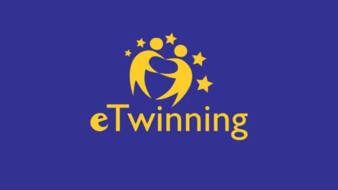 OKULUMUZ ÖĞRENCİLERİNE ETWINNING KULÜBÜ TANITIMI YAPILDI...